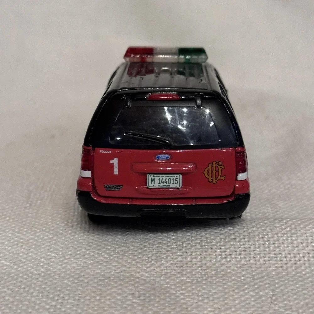 Chicago Fire Department Diecast CFD Battalion 1 Ford Expedition Gearbox